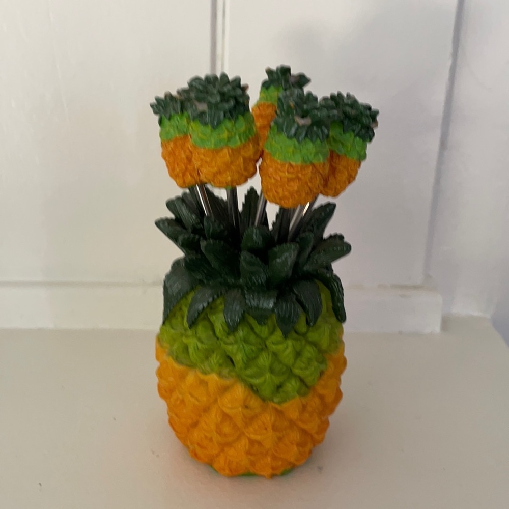 PineappleToothpick stand